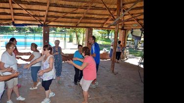 En la colonia, jubilados disfrutan de actividades recreativas.  (ARCHIVO)