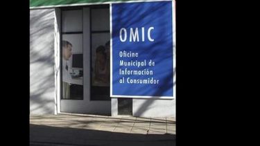 Muchos son los temas que llegan a manos de la Omic, con sede en calle Luzuriaga a metros de Alsina. (LA OPINION)
