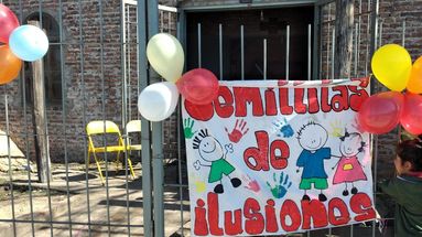 El comedor Semillitas de Ilusiones funciona en calle Andrade al 1800 del barrio Hernández. Actualmente, cada sábado, recibe a 65 niños.
