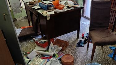 El nuevo robo y vandalismo en la Escuela Especial 502 y el CFI de este fin de semana se suma a los sufridos últimamente por una de las instituciones en los últimos días que tiene su antecedente en el quiosco del parque Municipal General San Martín que está ubicado enfrente. El nuevo robo y vandalismo en la Escuela Especial 502 y el CFI de este fin de semana se suma a los sufridos últimamente por una de las instituciones en los últimos días que tiene su antecedente en el quiosco del parque Municipal General San Martín que está ubicado enfrente.