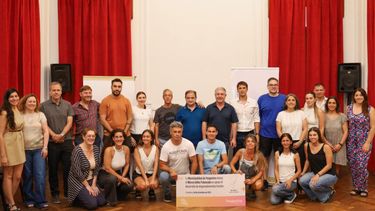 El intendente del Partido de Pergamino, Javier Martínez, fue el encargado de cerrar el acto y destacó el rol del Estado local como acompañante del esfuerzo individual. El intendente del Partido de Pergamino, Javier Martínez, fue el encargado de cerrar el acto y destacó el rol del Estado local como acompañante del esfuerzo individual.