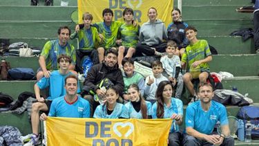 Los 16 representantes pergaminenses que participaron del Regional en Florencio Varela.