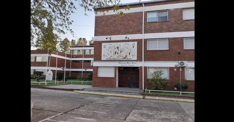 En noviembre de 1982, con concurridos actos y ceremonias, se inauguró oficialmente el nuevo edificio del colegio San José de los Hermanos Maristas de Pergamino, emplazado en avenida Champagnat.
