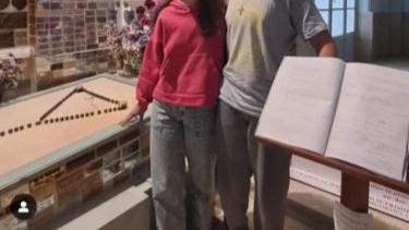 El joven Gael en la Capilla Nuestra Señora del Huerto, donde descansan los restos de María Crescencia. El joven Gael en la Capilla Nuestra Señora del Huerto, donde descansan los restos de María Crescencia.