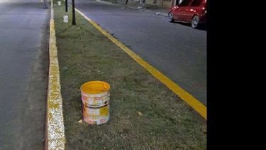 La señalización se viene llevando a cabo en distintos puntos de la ciudad. (LA OPINION)