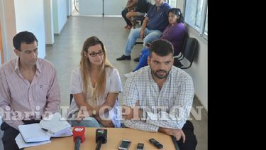 Marcos Carini, Verónica Dolzani y Matías Villeta, explicaron alcances de la actividad que despliegan en barrios. (LA OPINION)