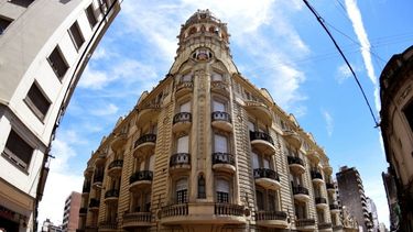 Se trata de una guía en un QR para conocer el patrimonio cultural y arquitectónico de Rosario. Se trata de una guía en un QR para conocer el patrimonio cultural y arquitectónico de Rosario.