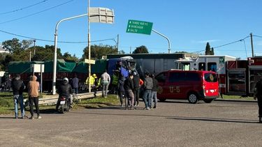 Segundo Cruce: de las rutas nacionales 8 y 188 se produjo el siniestro vial múltiple que involucró a tres camiones este martes a la mañana. Segundo Cruce: de las rutas nacionales 8 y 188 se produjo el siniestro vial múltiple que involucró a tres camiones este martes a la mañana.