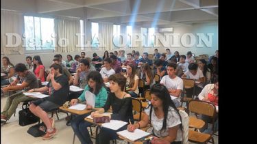 Formar universitarios es una tarea que va más allá de lo académico. (LA OPINION)