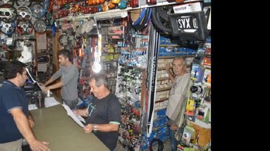 Autopartes Pergamino es uno de los comercios tradicionales del rubro en la ciudad. (LA OPINION)