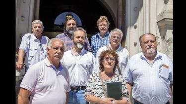 Representantes de los gremios nacionales de educación tras reunirse con el ministro Esteban Bullrich. (NA)