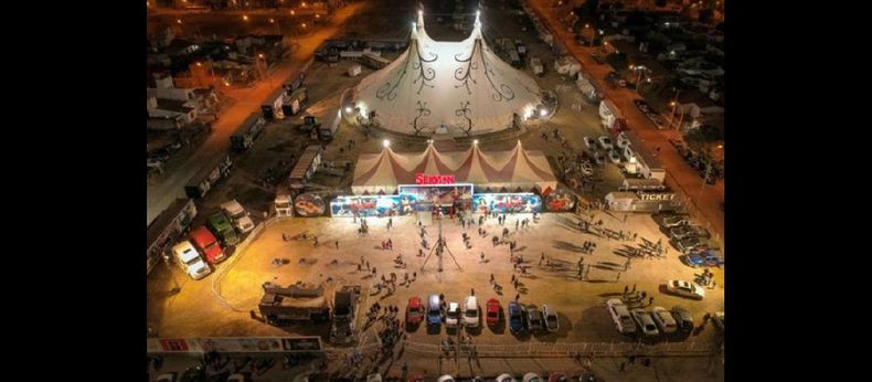 El espectáculo se inscribe en un estilo de circo moderno, sin animales y con una estética muy cuidada y gran tecnología de luces y sonido. (Telam)