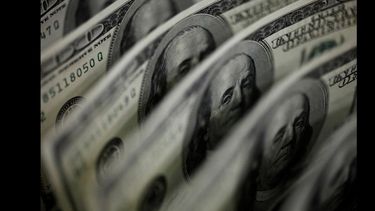 La moneda informal perdió $20, la primera baja en el mes y la más pronunciada desde abril pasado, y cerró en los $760 para la venta y $750 en la compra.