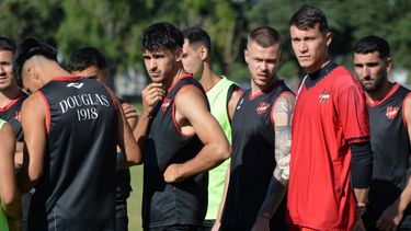 Con la mira puesta en revertir la serie, el plantel ajusta detalles y afina cada movimiento.