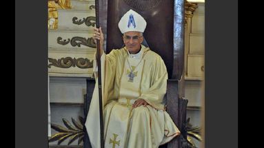 Con el báculo en la mano, Santiago asumió el pastoreo de la Diócesis. (OBISPADO DE SAN NICOLAS)