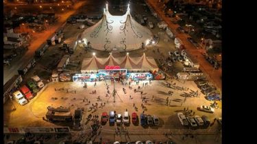 El espectáculo se inscribe en un estilo de circo moderno, sin animales y con una estética muy cuidada y gran tecnología de luces y sonido. (Telam)
