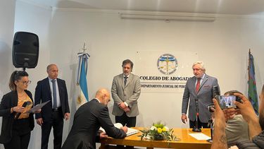 El Defensor General Pablo Santamarina juró por la Patria ante el Procurador General de la Suprema Corte bonaerense, Julio Conte Grand.
