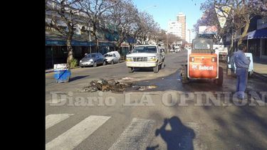 El caño fue reparado el martes por personal de Obras Sanitarias del Municipio.  (LA OPINION)