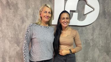 La diputada Paula Bustos junto a Gisela Raimundo, mamá de André, el niño que sufrió un shock anafiláctico. La diputada Paula Bustos junto a Gisela Raimundo, mamá de André, el niño que sufrió un shock anafiláctico.