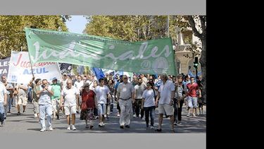 Se realizará una jornada de paro y marcharán a la Legislatura provincial.  (AJB)