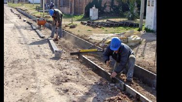 El programa de trabajos para algunas calles de Pergamino contempla mucho más que obras de pavimento y cordón cuneta.  (LA OPINION)