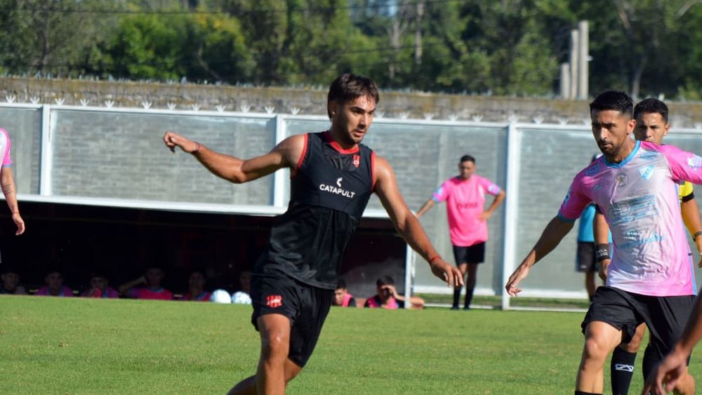 Douglas mostró contundencia ofensiva en un nuevo amistoso jugado en el “Morales”. Douglas mostró contundencia ofensiva en un nuevo amistoso jugado en el “Morales”.