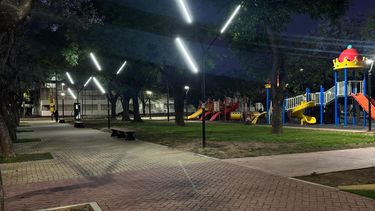 plazas davila y 9 de julio se siguen renovando: instalaron la nueva luminaria led plazas davila y 9 de julio se siguen renovando: instalaron la nueva luminaria led