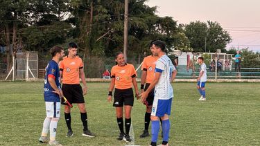 Regatas derrotó a San Martín de Pérez Millán en definición por penales tras empatar 0 a 0 al cabo de los 90 minutos en un partido disputo en cancha de Conesa por los cuartos de final de la Copa Nicoleña Regatas derrotó a San Martín de Pérez Millán en definición por penales tras empatar 0 a 0 al cabo de los 90 minutos en un partido disputo en cancha de Conesa por los cuartos de final de la Copa Nicoleña