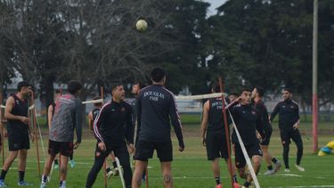 Douglas puso en marcha la puesta a punto para su debut en la fase campeonato del Torneo Federal A. Douglas puso en marcha la puesta a punto para su debut en la fase campeonato del Torneo Federal A.