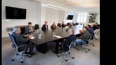 De la reunión participaron el titular de esta CTA, Hugo Yasky, y otros dirigentes de la Mesa Nacional, mientras que el mandatario estuvo acompañado por los ministros de Trabajo, Claudio Moroni, y de Educación, Nicolás Trotta. (NA)