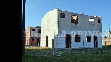 Destacaron en el Municipio las obras en el complejo de 66 viviendas de la Mutual 22 de Abril. (LA OPINION)