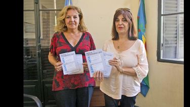 Elsa Andina e Isabel Reinoso celebraron el acuerdo alcanzado. (MINISTERIO DE SALUD)