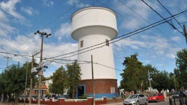 El intendente interino, Nicolás Moreira, ante el creciente reclamo de los vecinos a raíz de la poca presión de agua y en otros casos el faltante del servicio. El intendente interino, Nicolás Moreira, ante el creciente reclamo de los vecinos a raíz de la poca presión de agua y en otros casos el faltante del servicio.