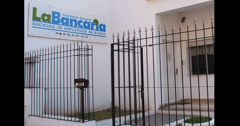 Desde el gremio local confirmaron que el lunes volverán a reunirse los bancarios en el Ministerio de Trabajo para tratar de destrabar el conflicto.