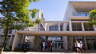 Una delegación de la Unión Europea participará con actividades que promueven sostenibilidad, estética e inclusión. Y, por primera vez en Córdoba, se presentará la muestra Premios Mies van der Rohe, que reúne proyectos relevantes de arquitectura europea contemporánea. Una delegación de la Unión Europea participará con actividades que promueven sostenibilidad, estética e inclusión. Y, por primera vez en Córdoba, se presentará la muestra Premios Mies van der Rohe, que reúne proyectos relevantes de arquitectura europea contemporánea.