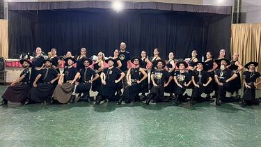 “Para nosotros como Institución, como escuela, es muy importante poder estar en estos eventos, en estos escenarios”, dijo el referente de la Escuela de Danzas Nativas y Folklore El Resero “Para nosotros como Institución, como escuela, es muy importante poder estar en estos eventos, en estos escenarios”, dijo el referente de la Escuela de Danzas Nativas y Folklore El Resero