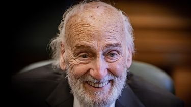 La frase que hizo a Héctor Alterio un ícono nacional fue “La puta que vale la pena estar vivo”. La frase que hizo a Héctor Alterio un ícono nacional fue “La puta que vale la pena estar vivo”.