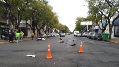 El tránsito vehicular estuvo interrumpido mientras asistieron a la víctima, la ascendieron a la ambulancia de Same y realizaron las pericias de Policía Científica.