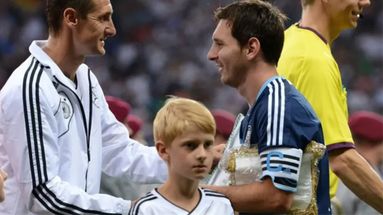 Lionel Messi podría romper dos récords de Miroslav Klose, una de sus mayores pesadillas en sus primeros Mundiales. Lionel Messi podría romper dos récords de Miroslav Klose, una de sus mayores pesadillas en sus primeros Mundiales.