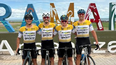 Carlos Anías, Sebastián Cianci, Román Giménez y Pablo Francini, cuatro de los integrantes del equipo Ciudad de Pergamino en la Doble San Francisco-Miramar.