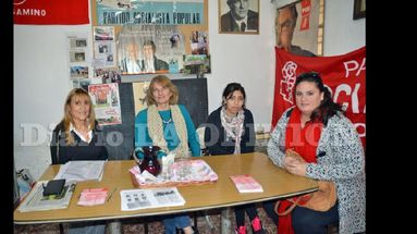 La legisladora mantuvo un diálogo con representantes del Partido Socialista en nuestro medio. (LA OPINION)