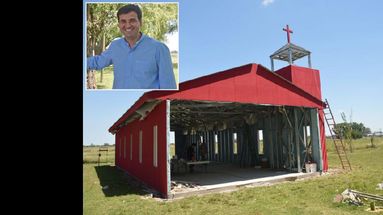 En la capilla se está realizando el tendido eléctrico para luego instalar las placas de yeso. (LA OPINION)