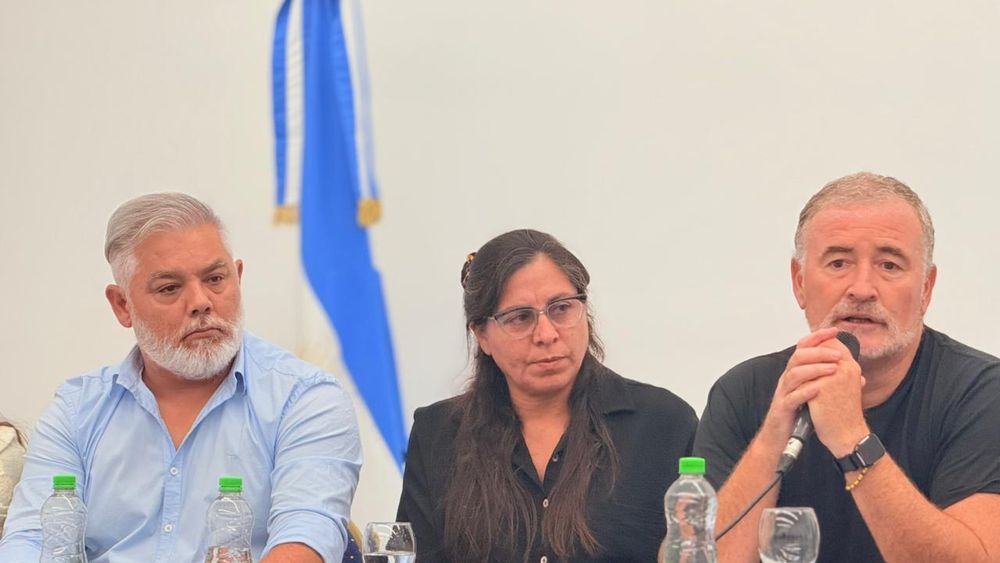 El inicio del ciclo lectivo 2026 en Ramallo expone una realidad que contrasta con el discurso oficial: mientras el Municipio destaca la llegada de más de 60 carreras universitarias y una matrícula cercana a los mil estudiantes, crecen las dudas en torno a la deserción, los costos y la transparencia de los convenios firmados con instituciones privadas. El inicio del ciclo lectivo 2026 en Ramallo expone una realidad que contrasta con el discurso oficial: mientras el Municipio destaca la llegada de más de 60 carreras universitarias y una matrícula cercana a los mil estudiantes, crecen las dudas en torno a la deserción, los costos y la transparencia de los convenios firmados con instituciones privadas.