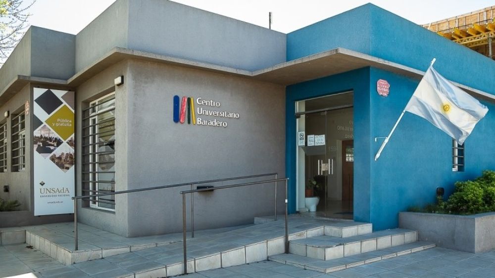 El Centro Universitario Baradero, en articulación con la Universidad Nacional de General Sarmiento y con el acompañamiento del Municipio de Baradero, informa a la comunidad el lanzamiento de la Diplomatura básica en Logística, una nueva propuesta de formación orientada al desarrollo profesional y productivo de la región. El Centro Universitario Baradero, en articulación con la Universidad Nacional de General Sarmiento y con el acompañamiento del Municipio de Baradero, informa a la comunidad el lanzamiento de la Diplomatura básica en Logística, una nueva propuesta de formación orientada al desarrollo profesional y productivo de la región.