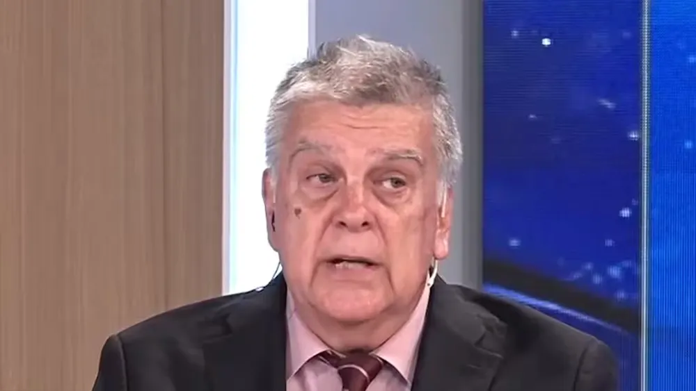 Fue detenido tras una investigación por amenazas y mensajes intimidatorios reiterados contra Luis Ventura. Quedó imputado por coacción agravada.