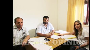 Junto a su equipo, Matías Villeta hizo un primer balance de la actuación sanitaria. (LA OPINION)