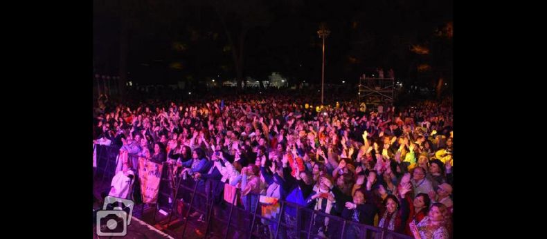 A pesar de la postergación y la noche fresca, el público respondió masivamente el sábado a la fiesta que se vivió en Acevedo. (FIESTA DE LA ESTACA)