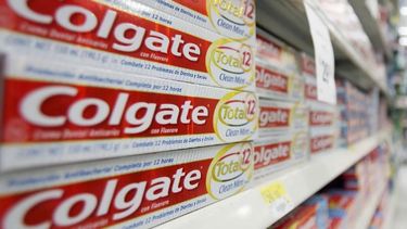 Anmat: Colgate ofrece cambiar gratis la pasta dental que se prohibió en Argentina
