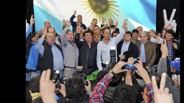 Bormioli, ayer en Mar del Plata entre Scioli y Fernández. (NOTICIAS ARGENTINAS)