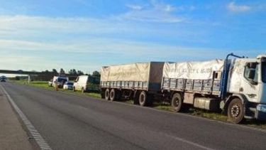 Accidente en San Pedro: camión embistió a un auto y cinco personas fueron derivadas al hospital Accidente en San Pedro: camión embistió a un auto y cinco personas fueron derivadas al hospital